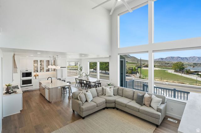 686 W EAGLECREST CIR, Elk Ridge, UT 84651