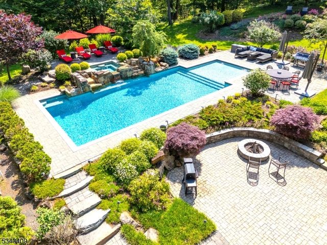 149 Knollwood Dr, Watchung Boro, NJ 07069