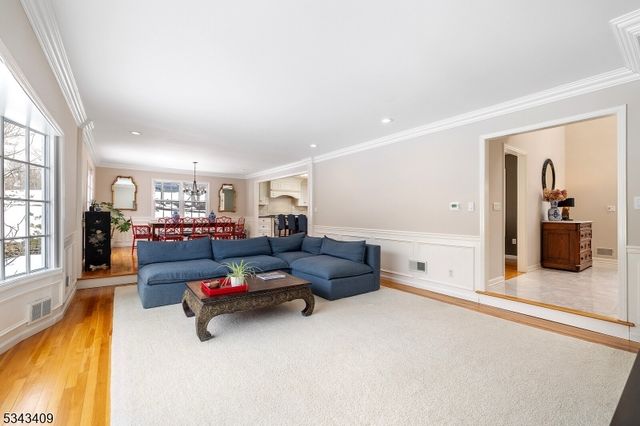 149 Knollwood Dr, Watchung Boro, NJ 07069