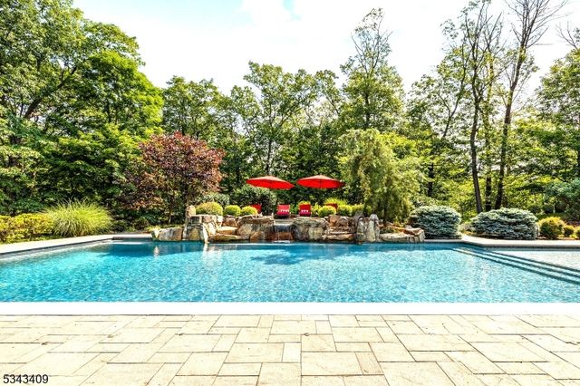 149 Knollwood Dr, Watchung Boro, NJ 07069