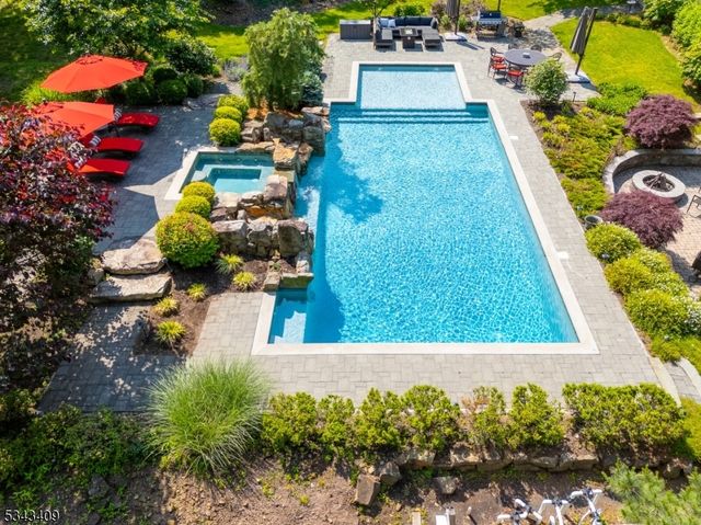 149 Knollwood Dr, Watchung Boro, NJ 07069