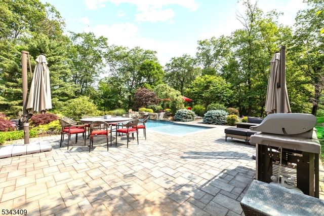 149 Knollwood Dr, Watchung Boro, NJ 07069