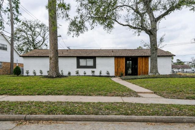 6002 Greenmont Drive, Houston, TX 77092