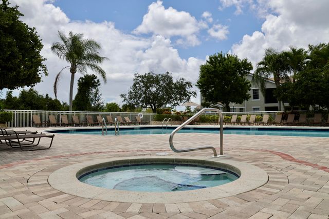 136 SW Peacock Blvd Apt 19-104 St, Port St Lucie, FL 34986