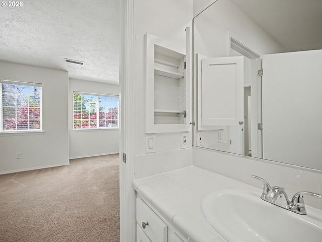 14447 Se OREGON TRAIL Dr, Clackamas, OR 97015