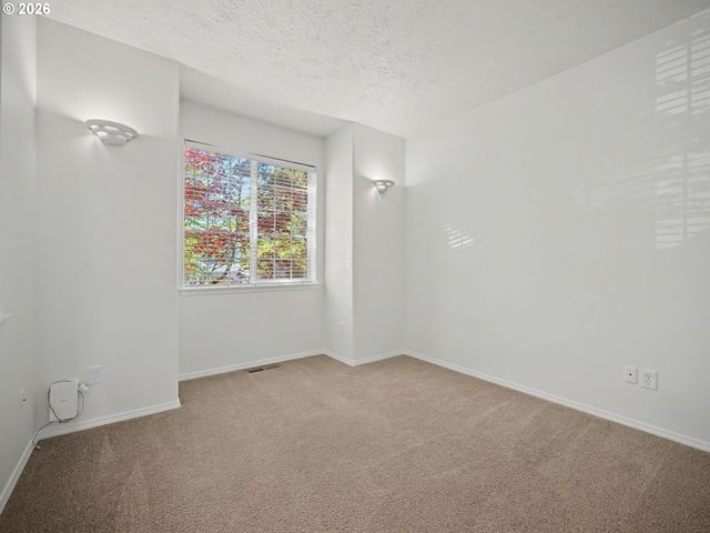 14447 Se OREGON TRAIL Dr, Clackamas, OR 97015