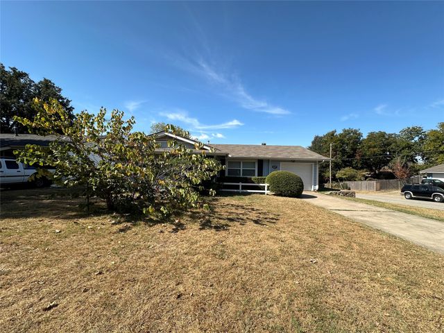 237 Arthur Drive, Hurst, TX 76053
