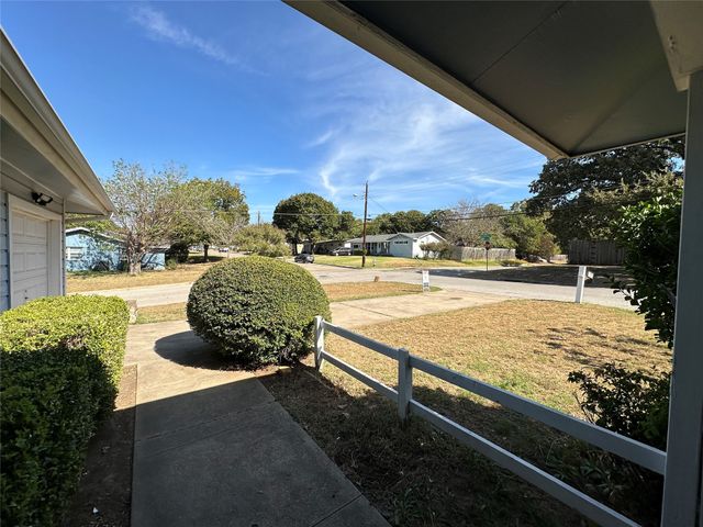 237 Arthur Drive, Hurst, TX 76053