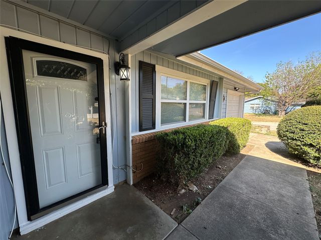 237 Arthur Drive, Hurst, TX 76053