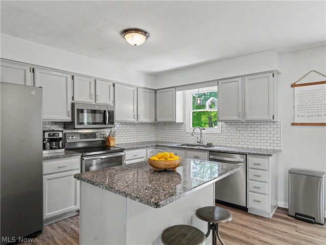 408 Abbyshire Road, Akron, OH 44319