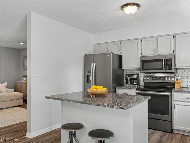 408 Abbyshire Road, Akron, OH 44319