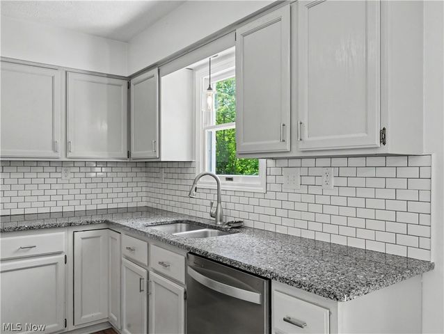 408 Abbyshire Road, Akron, OH 44319