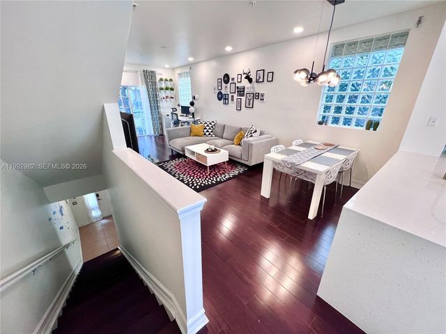 450 NE 2nd Ave 5, Fort Lauderdale, FL 33301