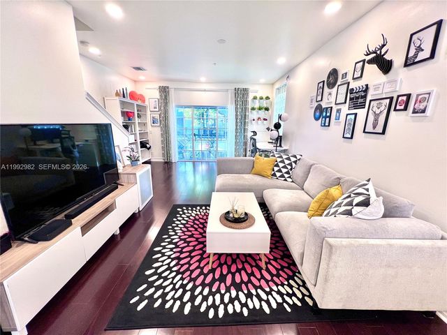 450 NE 2nd Ave 5, Fort Lauderdale, FL 33301