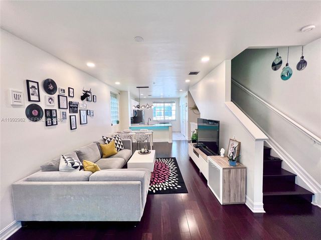 450 NE 2nd Ave 5, Fort Lauderdale, FL 33301