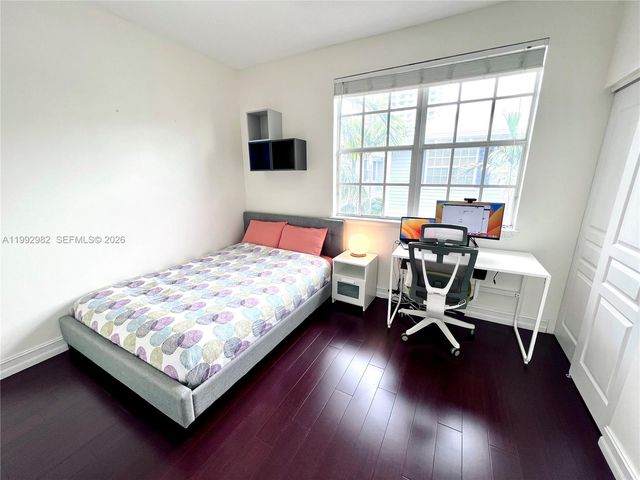 450 NE 2nd Ave 5, Fort Lauderdale, FL 33301