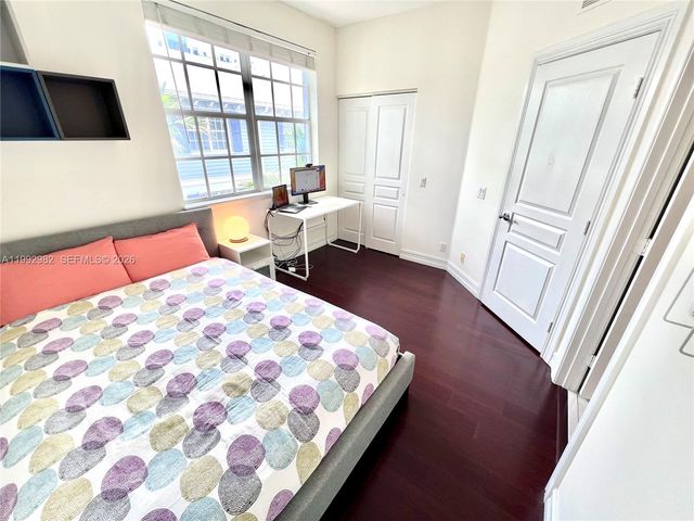 450 NE 2nd Ave 5, Fort Lauderdale, FL 33301