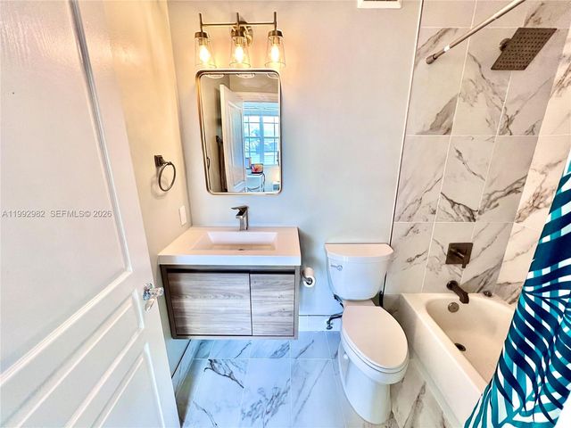 450 NE 2nd Ave 5, Fort Lauderdale, FL 33301