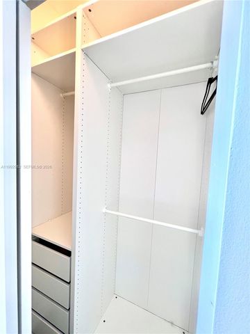 450 NE 2nd Ave 5, Fort Lauderdale, FL 33301