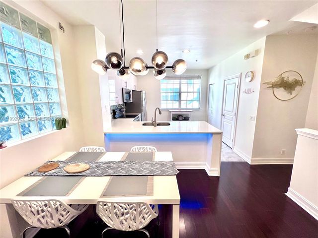 450 NE 2nd Ave 5, Fort Lauderdale, FL 33301