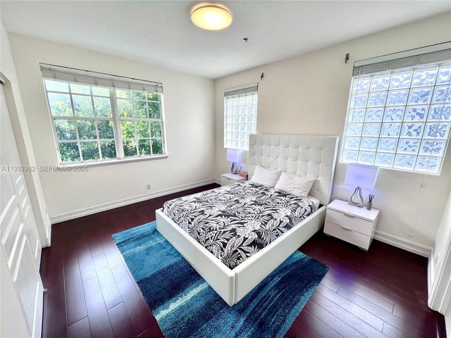 450 NE 2nd Ave 5, Fort Lauderdale, FL 33301