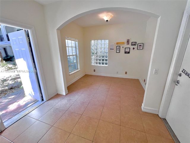 450 NE 2nd Ave 5, Fort Lauderdale, FL 33301