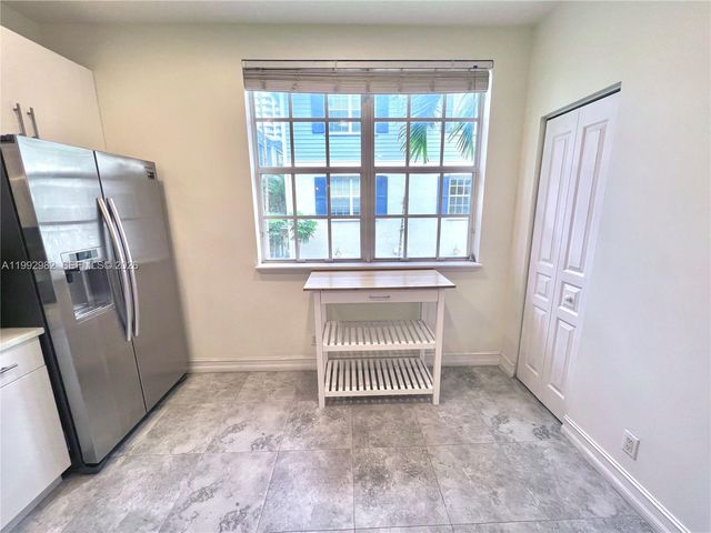 450 NE 2nd Ave 5, Fort Lauderdale, FL 33301