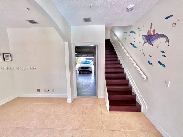 450 NE 2nd Ave 5, Fort Lauderdale, FL 33301