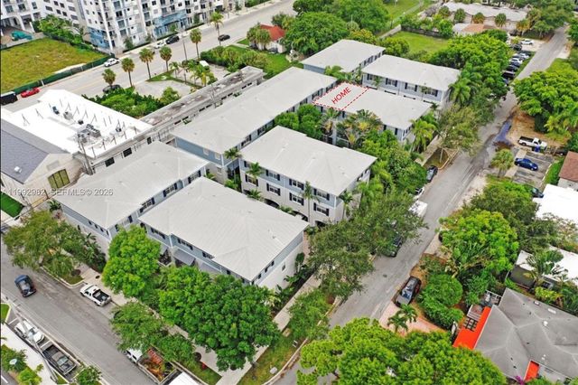 450 NE 2nd Ave 5, Fort Lauderdale, FL 33301