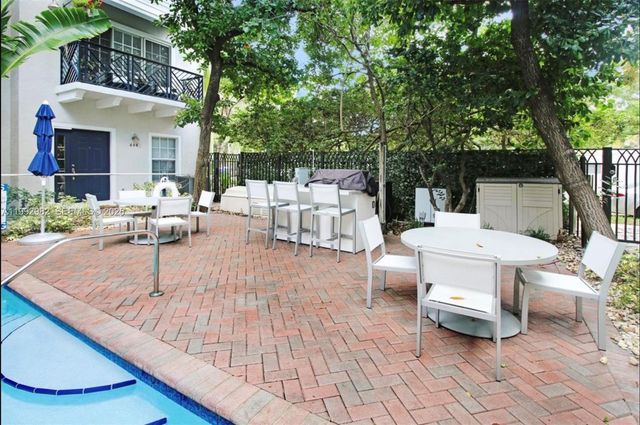 450 NE 2nd Ave 5, Fort Lauderdale, FL 33301