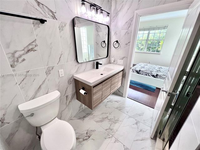 450 NE 2nd Ave 5, Fort Lauderdale, FL 33301