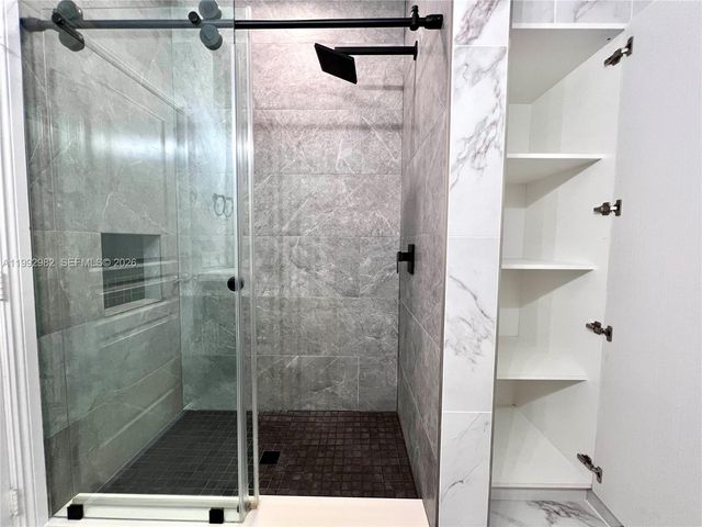 450 NE 2nd Ave 5, Fort Lauderdale, FL 33301