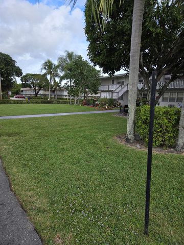 290 Chatham O, West Palm Beach, FL 33417