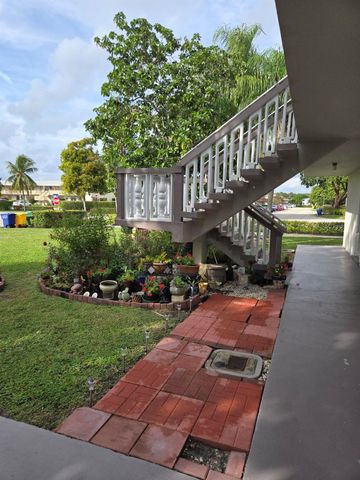 290 Chatham O, West Palm Beach, FL 33417