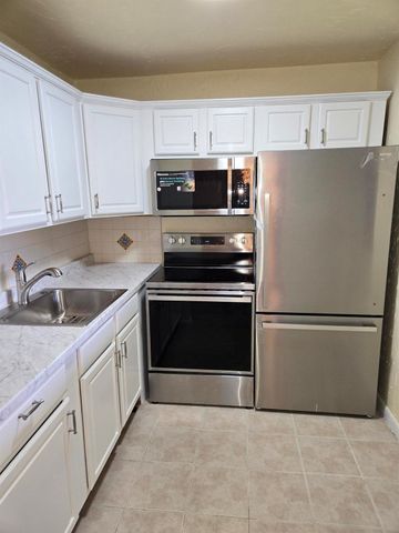 290 Chatham O, West Palm Beach, FL 33417