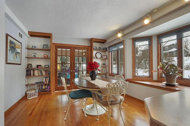 433 Robins RUN, Burlington, WI 53105