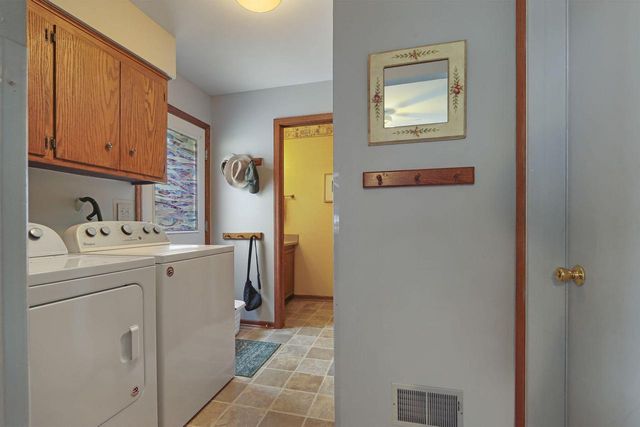 433 Robins RUN, Burlington, WI 53105