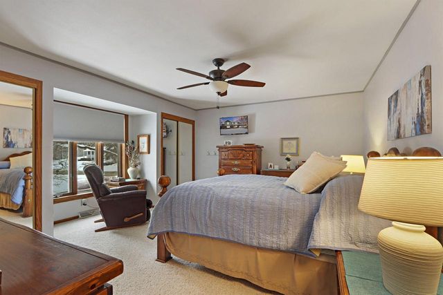 433 Robins RUN, Burlington, WI 53105