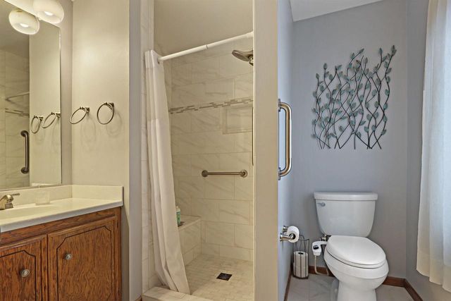 433 Robins RUN, Burlington, WI 53105