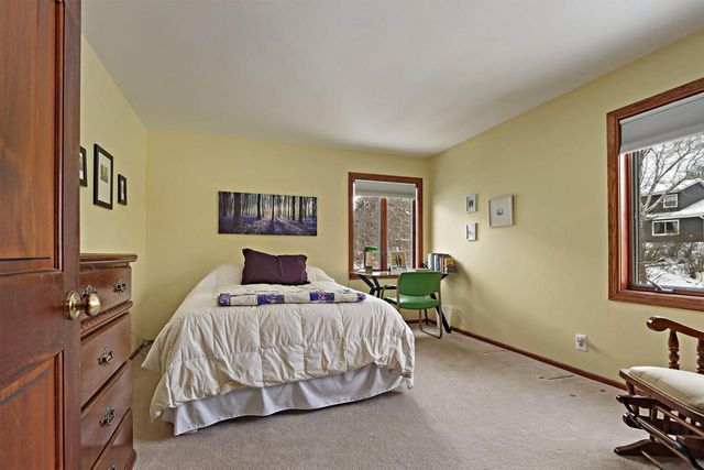 433 Robins RUN, Burlington, WI 53105