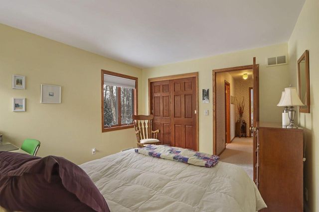 433 Robins RUN, Burlington, WI 53105