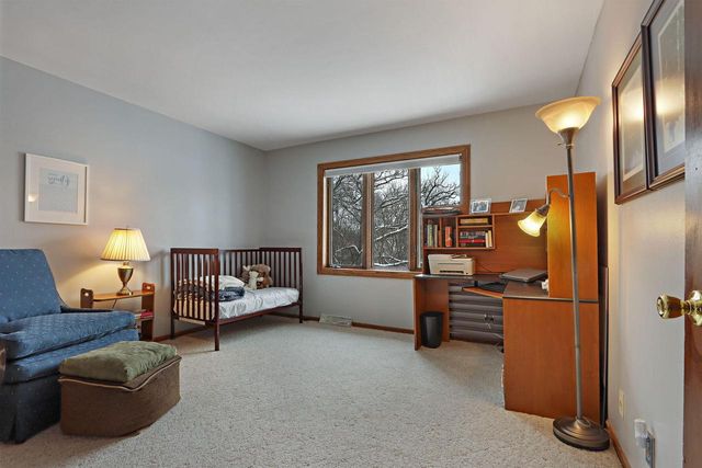 433 Robins RUN, Burlington, WI 53105