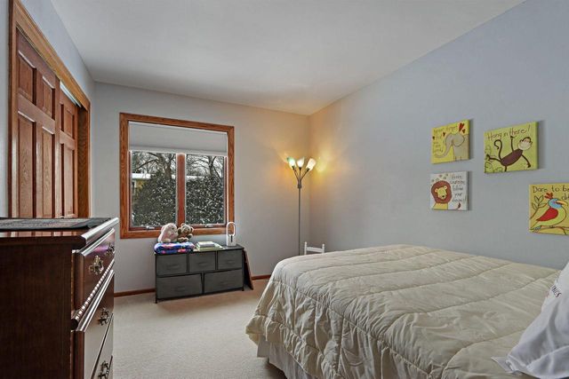 433 Robins RUN, Burlington, WI 53105