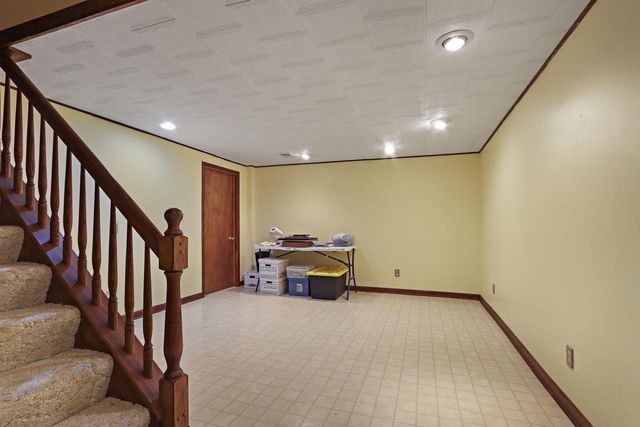 433 Robins RUN, Burlington, WI 53105