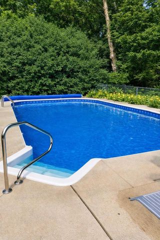 433 Robins RUN, Burlington, WI 53105