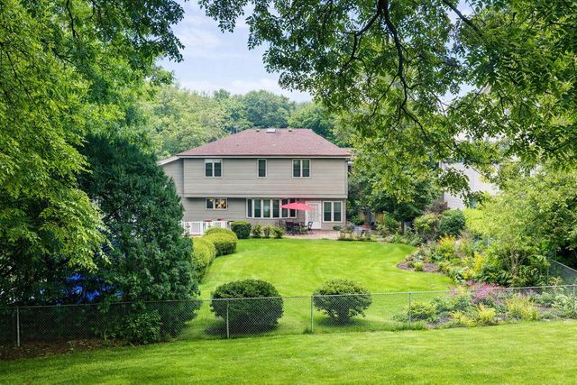 433 Robins RUN, Burlington, WI 53105