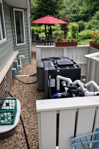 433 Robins RUN, Burlington, WI 53105