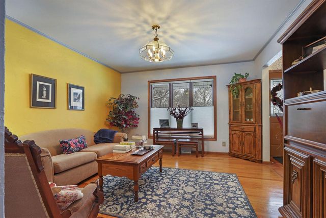 433 Robins RUN, Burlington, WI 53105