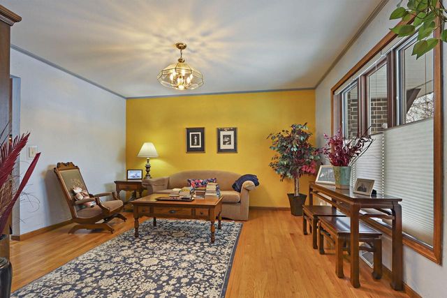 433 Robins RUN, Burlington, WI 53105