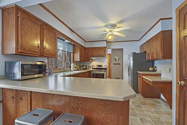 433 Robins RUN, Burlington, WI 53105
